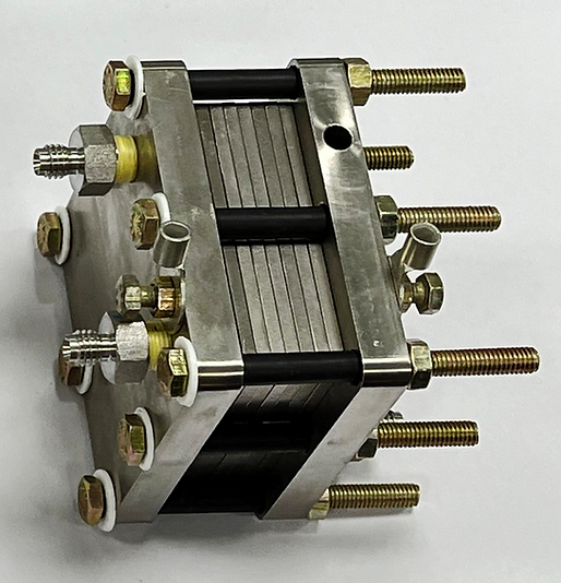 7-cell electrolyzer stack top view